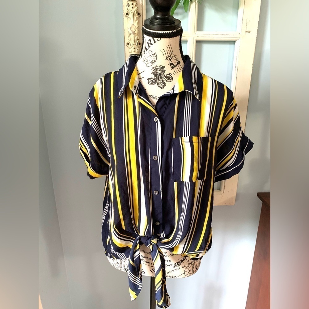 Ladies Ups and Downs Button Down Navy Yellow Striped Tie-Up Short Sz Large